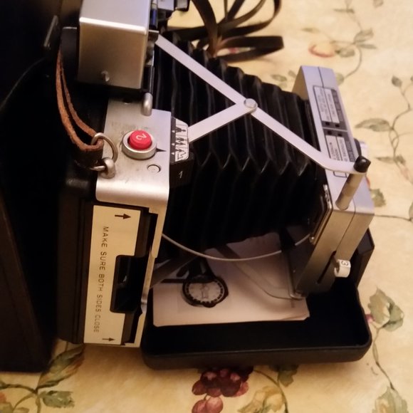 VINTAGE POLAROID AUTOMATIC 250 LAND CAMERA WITH CASE AND ACCESSORIES - Picture 3 of 3
